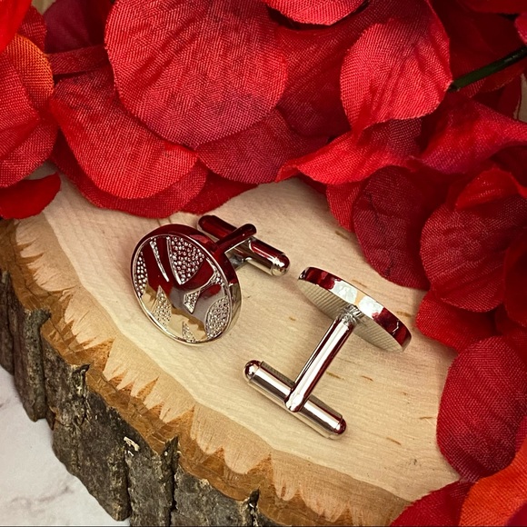 Silver New York Yankees Round Baseball Cufflinks - Picture 11 of 15